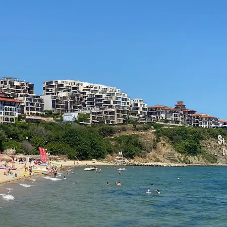 Garden Of Eden B3-2 Private One Bedroom Apartment *