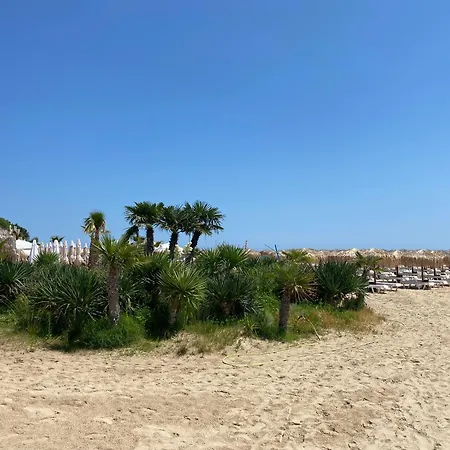 Apartment Garden Of Eden B3-2 Private One Bedroom *